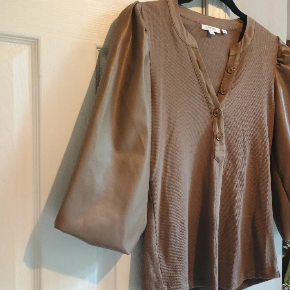 Chico's Women's Brown Mixed Media Blouse Size 0 (US Small) - Faux Leather Sleeve - Picture 9 of 13